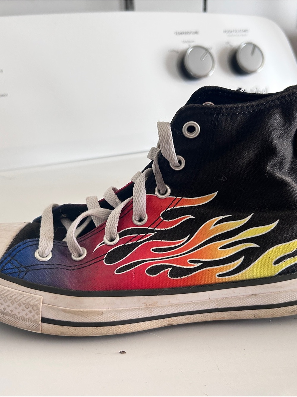 Converse Woman’s/Kids Black High-Top Sneakers with Red-Orange-Blue Flame Print - Picture 5 of 6